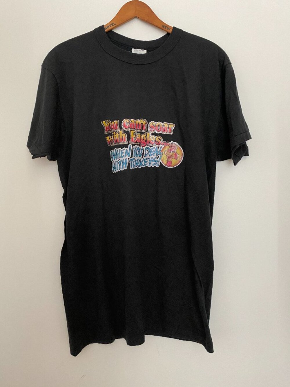 VINTAGE 80S IRON-ON FUNNY GRAPHIC EAGLES TURKYS SHIRT SIZE XL FITS MEDIUM